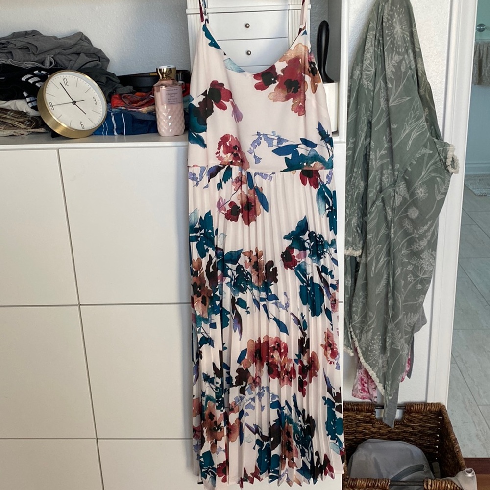 Pleated floral midi dress